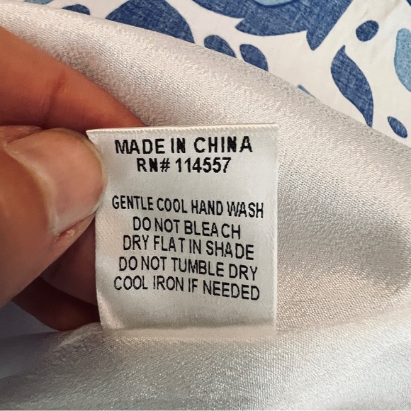 THML White & Blue Floral Patterned Dress Size Small Puff Sleeve V-Neck Collar - Picture 11 of 12